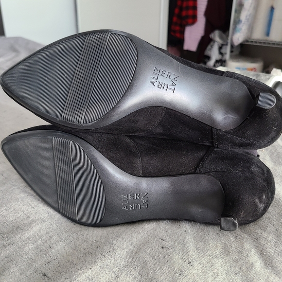 New Naturalizer suede kitten heel booties - Picture 3 of 6